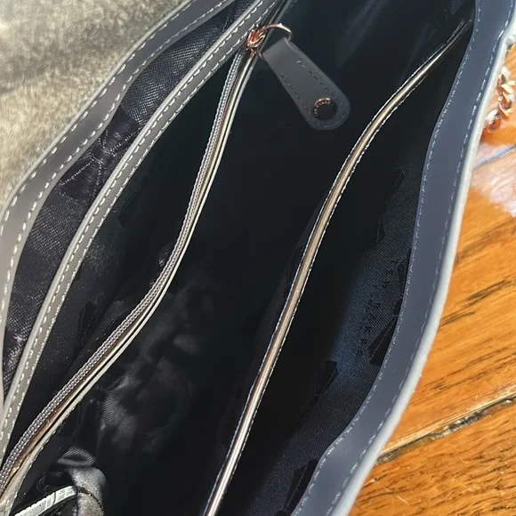 Ted Baker London Parson handbag. Gray with rosegold details. Excellent condition - Picture 9 of 16